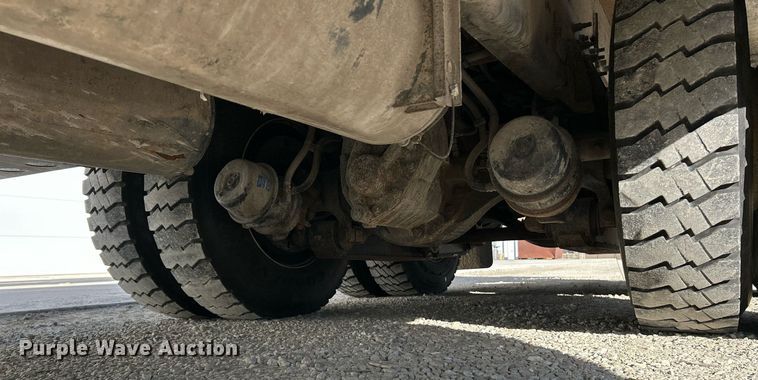 image for item EK4139 2016 International 7400 bucket truck