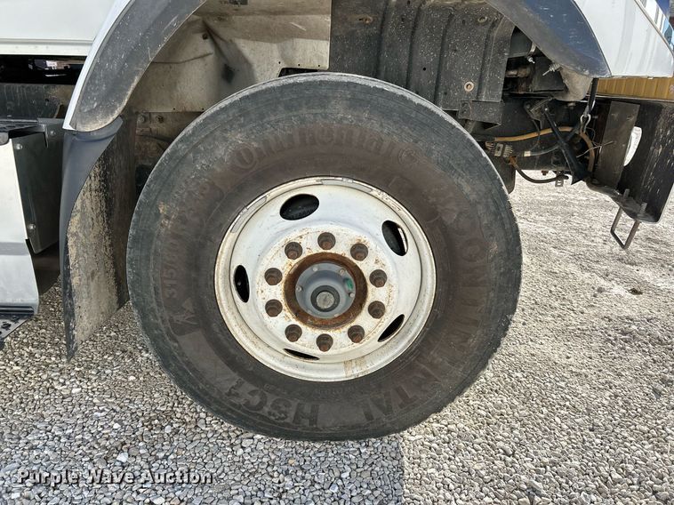 image for item EK4139 2016 International 7400 bucket truck