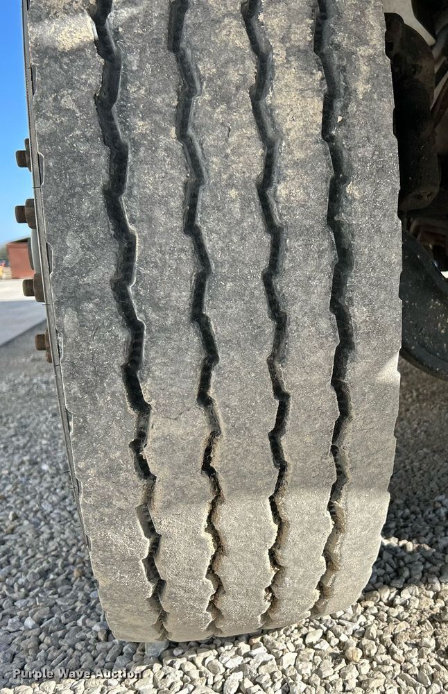 image for item EK4139 2016 International 7400 bucket truck