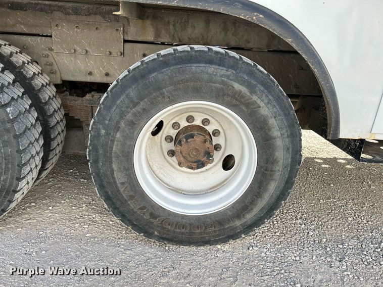 image for item EK4139 2016 International 7400 bucket truck