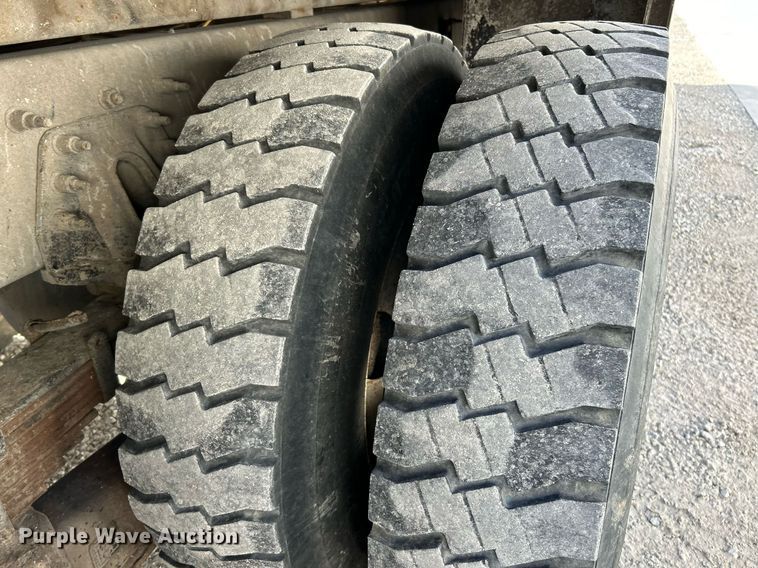 image for item EK4139 2016 International 7400 bucket truck