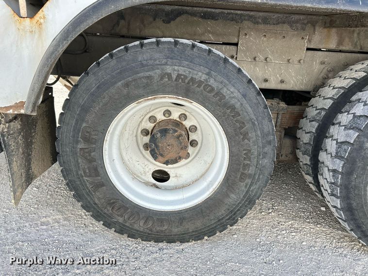 image for item EK4139 2016 International 7400 bucket truck