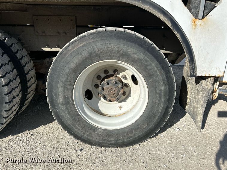 image for item EK4139 2016 International 7400 bucket truck