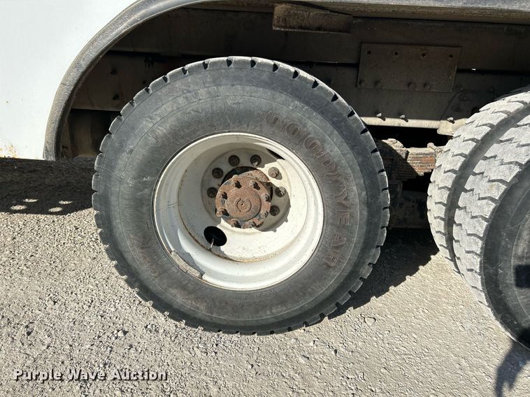 image for item EK4139 2016 International 7400 bucket truck