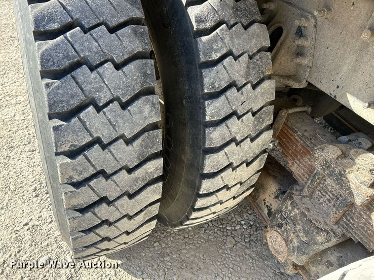 image for item EK4139 2016 International 7400 bucket truck