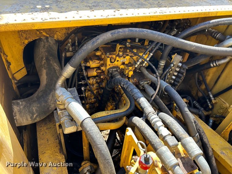 image for item EK4155 2011 Komatsu PC360LC-10 excavator