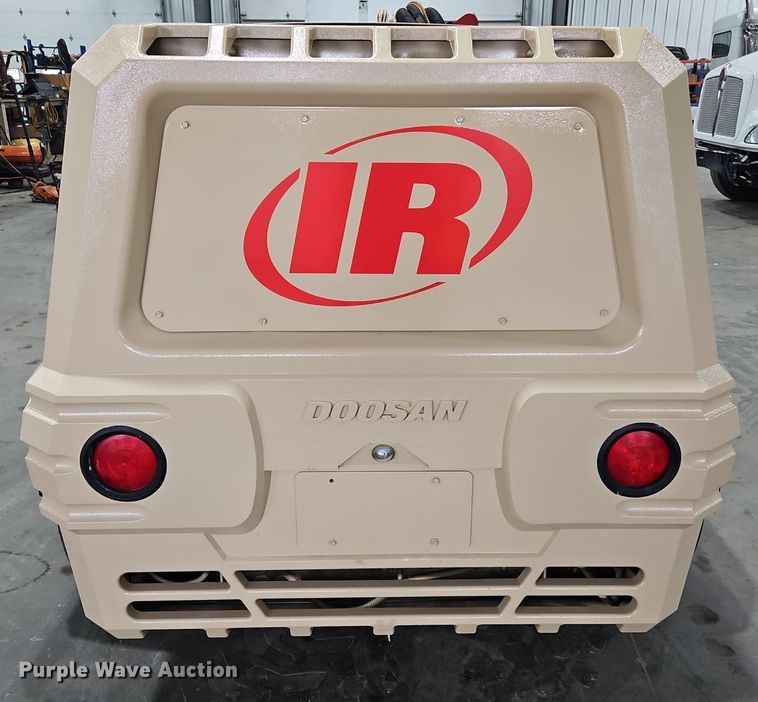 image for item IB9569 2007 Ingersoll Rand P185 air compressor/ sandblaster