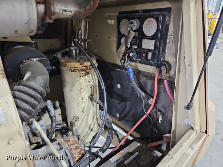 image for item IB9569 2007 Ingersoll Rand P185 air compressor/ sandblaster