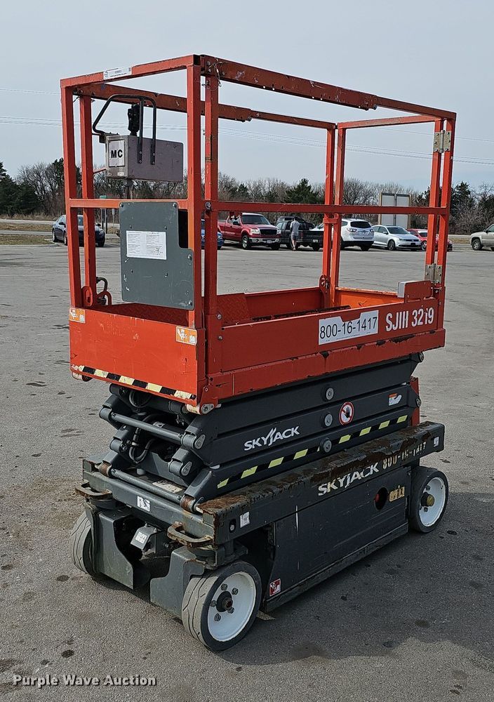 image for item IO9863 2017 Skyjack SJIII 3219 scissor lift