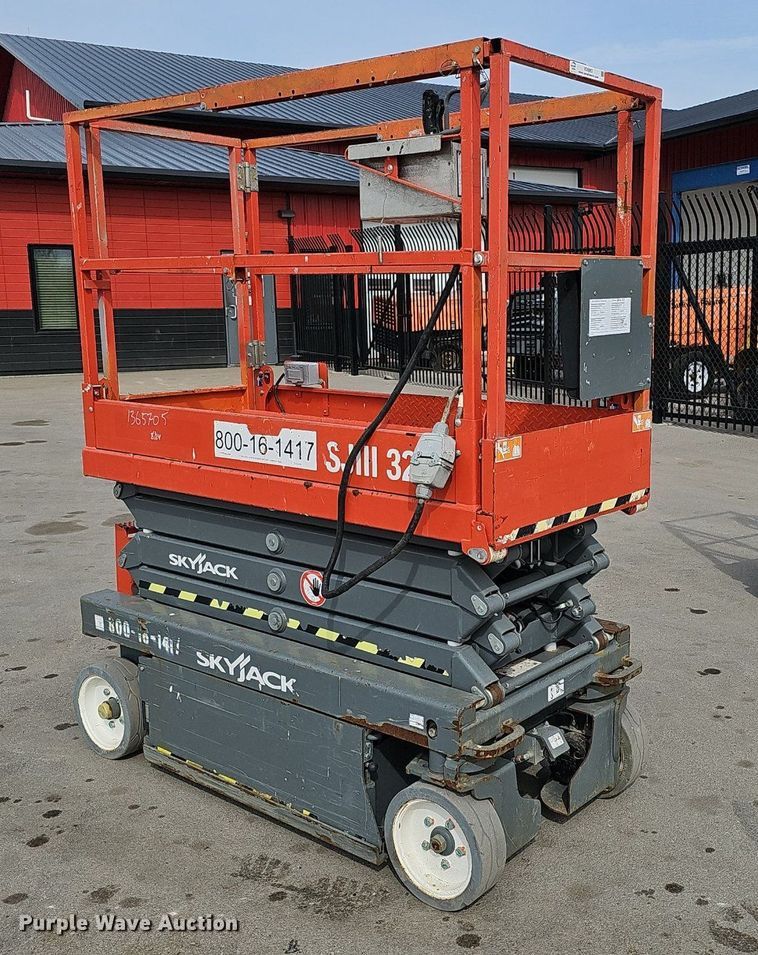 image for item IO9863 2017 Skyjack SJIII 3219 scissor lift