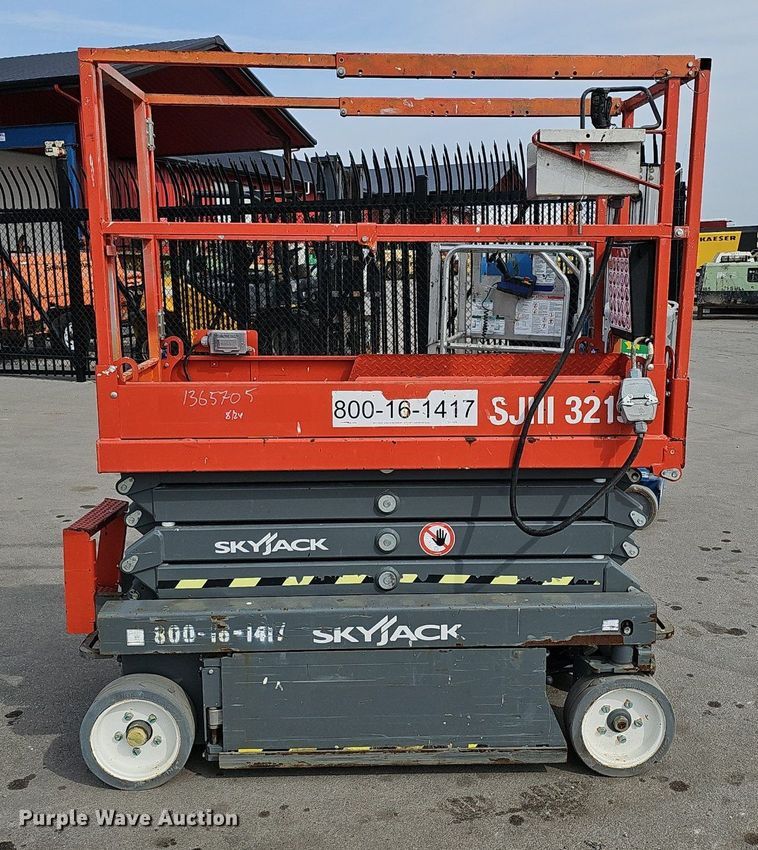 image for item IO9863 2017 Skyjack SJIII 3219 scissor lift