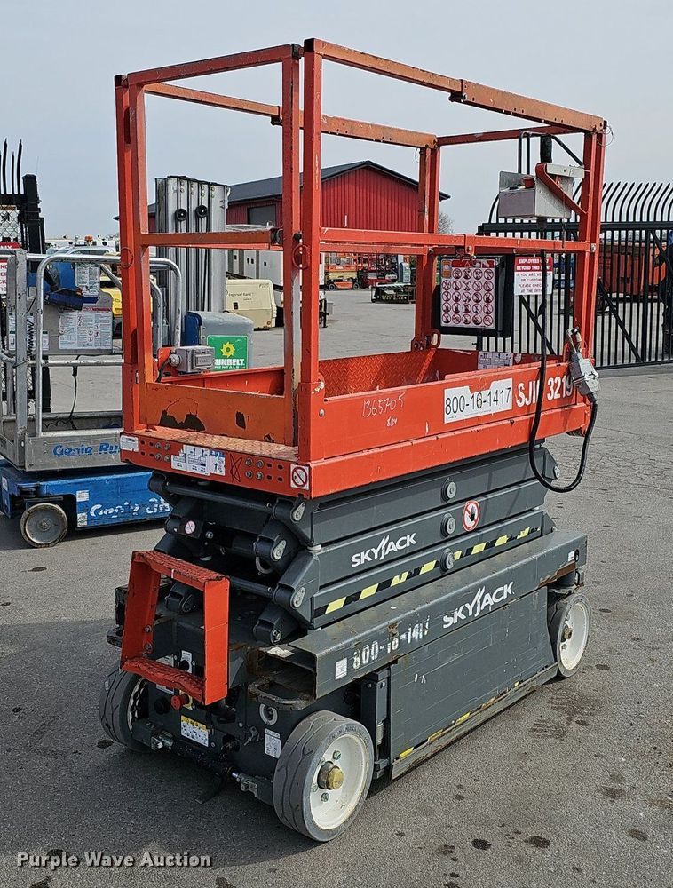image for item IO9863 2017 Skyjack SJIII 3219 scissor lift