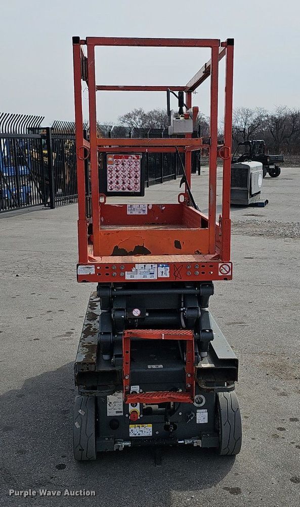 image for item IO9863 2017 Skyjack SJIII 3219 scissor lift