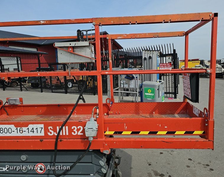 image for item IO9863 2017 Skyjack SJIII 3219 scissor lift