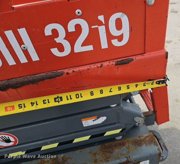 image for item IO9863 2017 Skyjack SJIII 3219 scissor lift