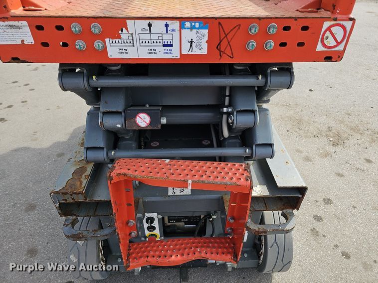 image for item IO9863 2017 Skyjack SJIII 3219 scissor lift