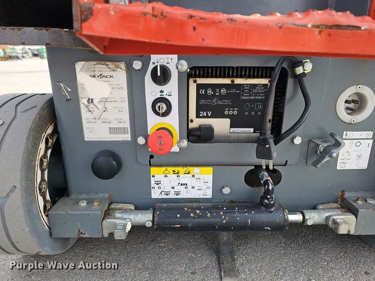 image for item IO9863 2017 Skyjack SJIII 3219 scissor lift