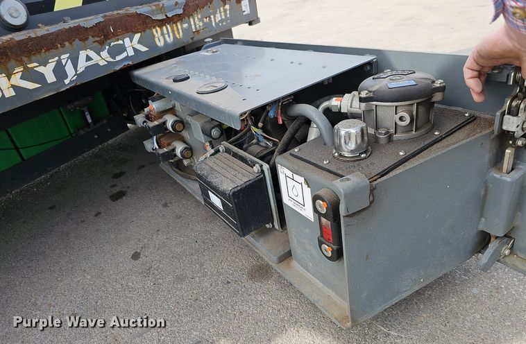 image for item IO9863 2017 Skyjack SJIII 3219 scissor lift