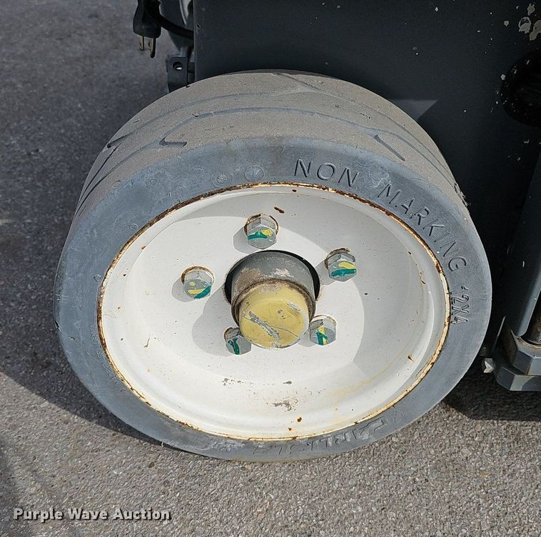 image for item IO9863 2017 Skyjack SJIII 3219 scissor lift