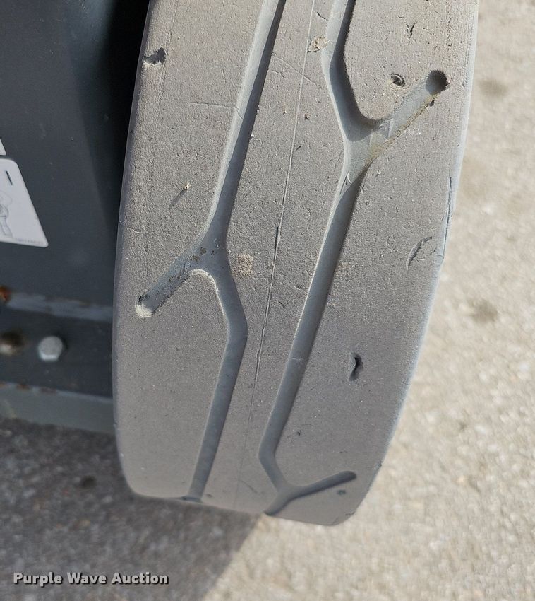 image for item IO9863 2017 Skyjack SJIII 3219 scissor lift