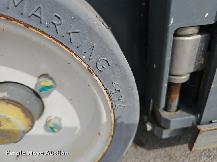 image for item IO9863 2017 Skyjack SJIII 3219 scissor lift