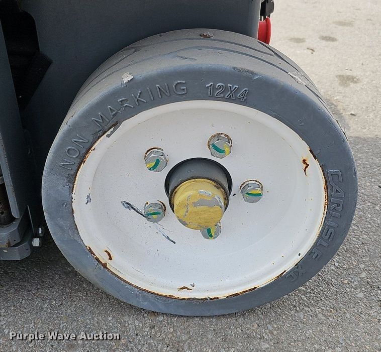 image for item IO9863 2017 Skyjack SJIII 3219 scissor lift