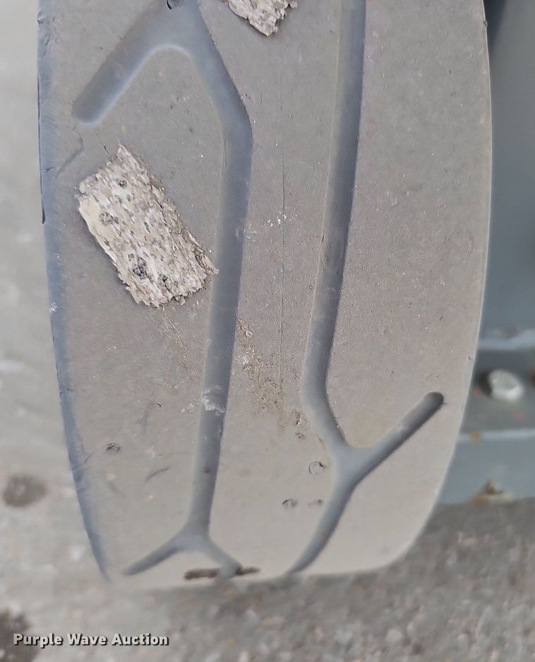 image for item IO9863 2017 Skyjack SJIII 3219 scissor lift