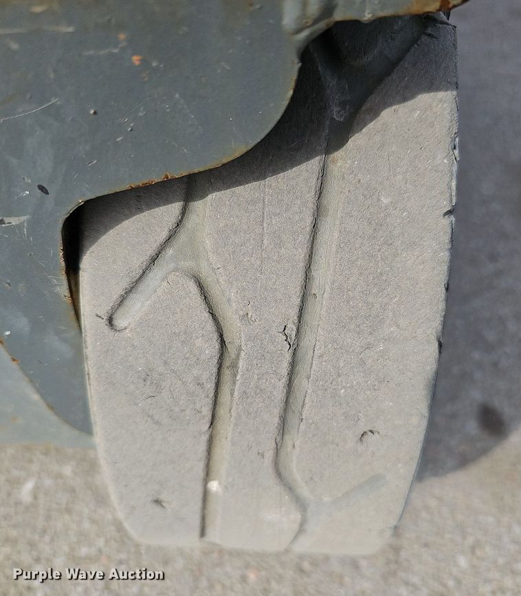 image for item IO9863 2017 Skyjack SJIII 3219 scissor lift