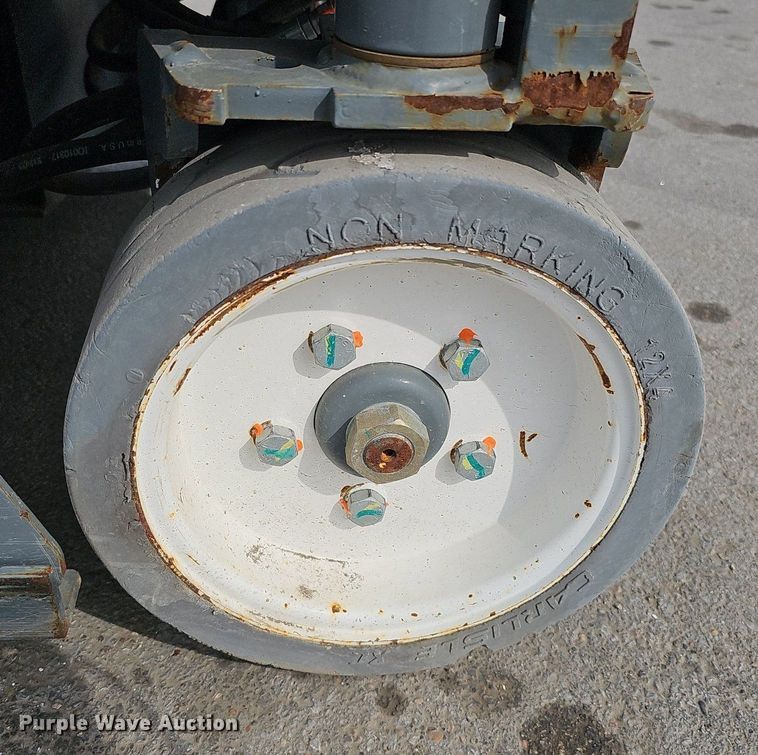 image for item IO9863 2017 Skyjack SJIII 3219 scissor lift