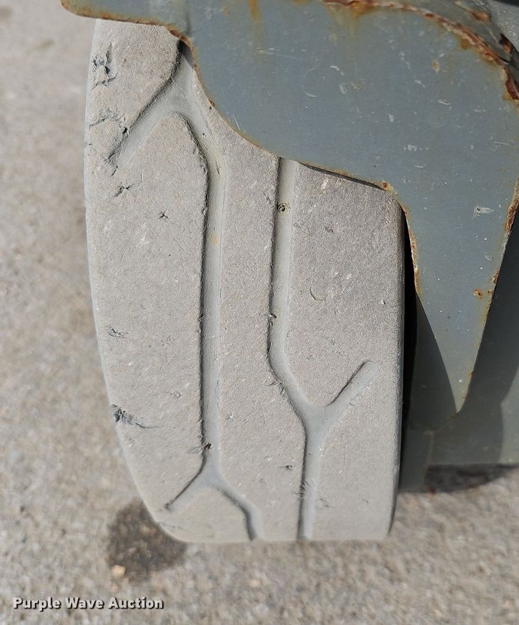 image for item IO9863 2017 Skyjack SJIII 3219 scissor lift