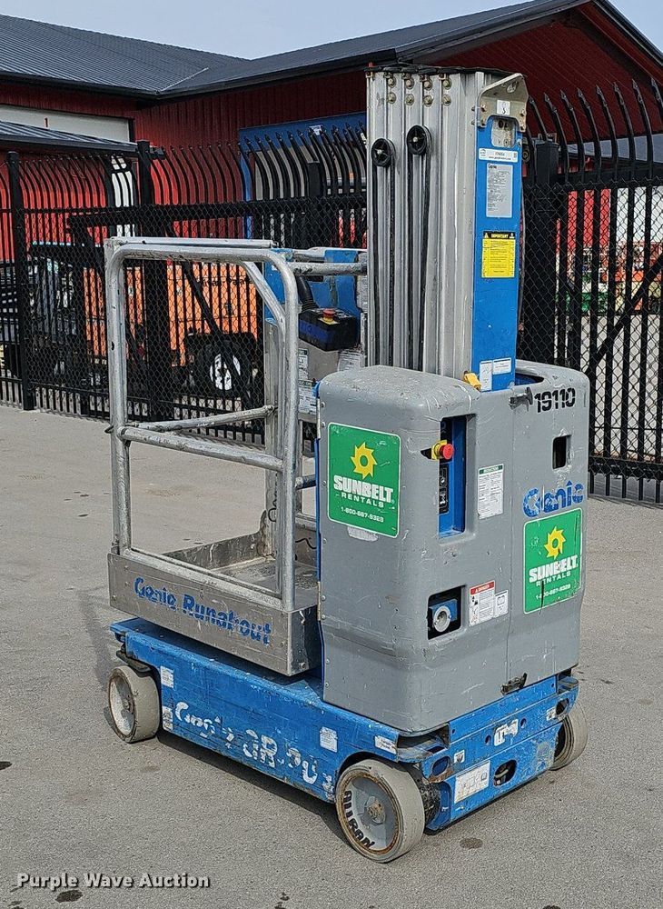 image for item IO9864 2016 Genie GR-20 vertical lift
