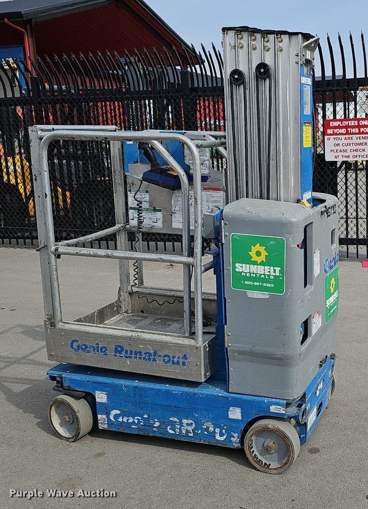 image for item IO9864 2016 Genie GR-20 vertical lift