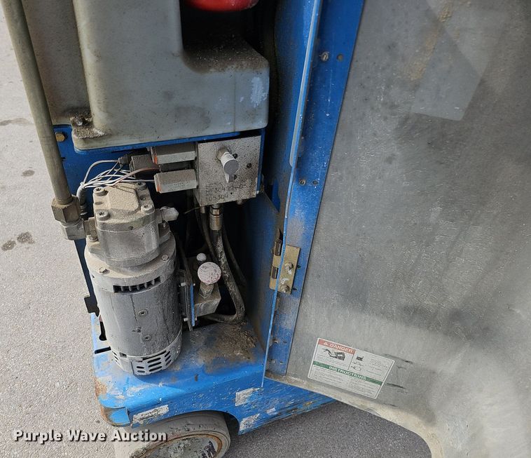 image for item IO9864 2016 Genie GR-20 vertical lift