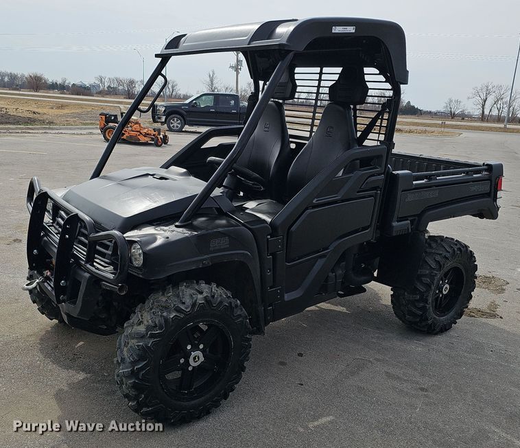 image for item IO9866 2014 John Deere Gator 825e utility vehicle