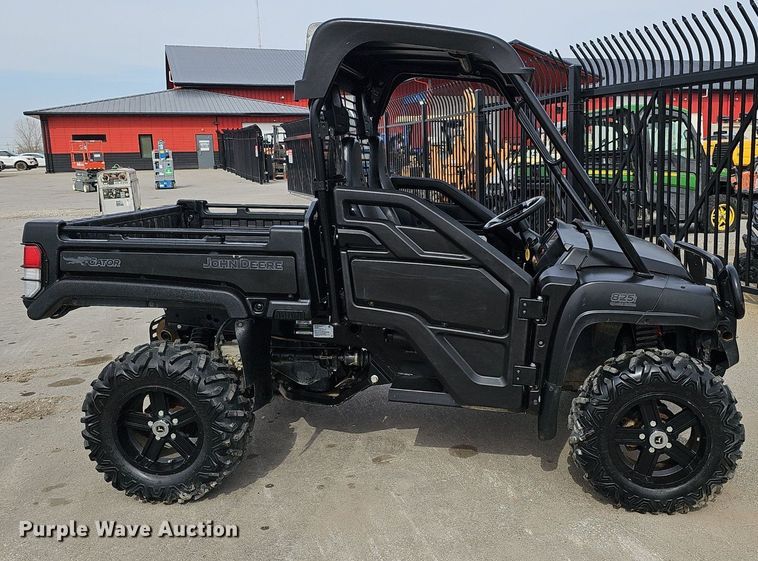image for item IO9866 2014 John Deere Gator 825e utility vehicle