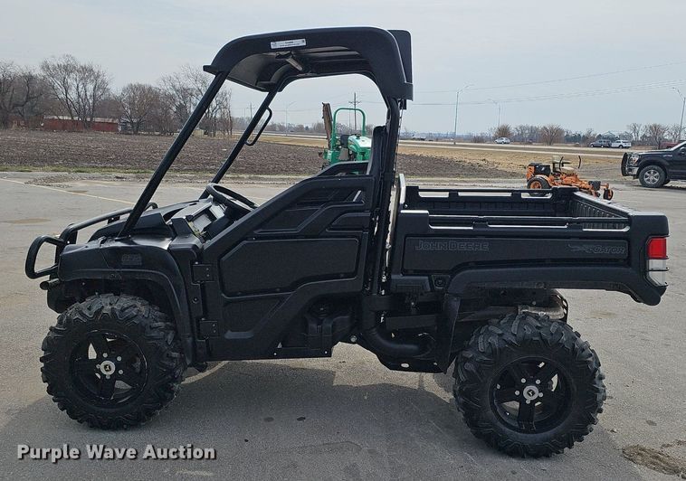 image for item IO9866 2014 John Deere Gator 825e utility vehicle