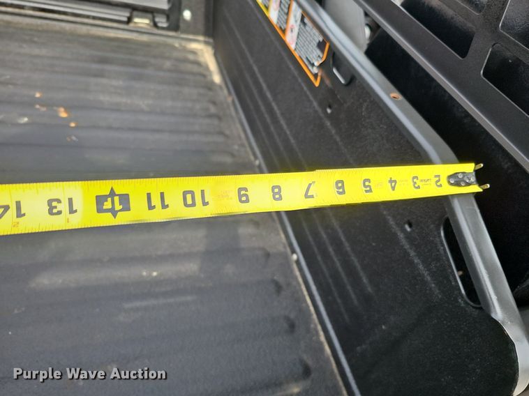 image for item IO9866 2014 John Deere Gator 825e utility vehicle