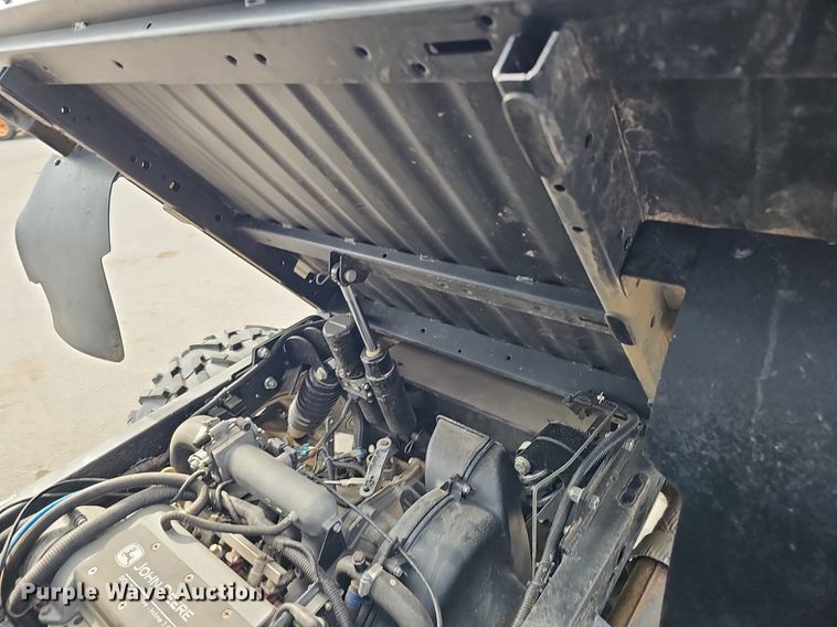 image for item IO9866 2014 John Deere Gator 825e utility vehicle