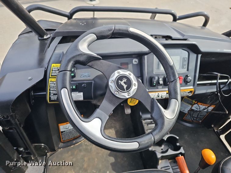 image for item IO9866 2014 John Deere Gator 825e utility vehicle
