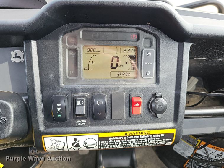image for item IO9866 2014 John Deere Gator 825e utility vehicle