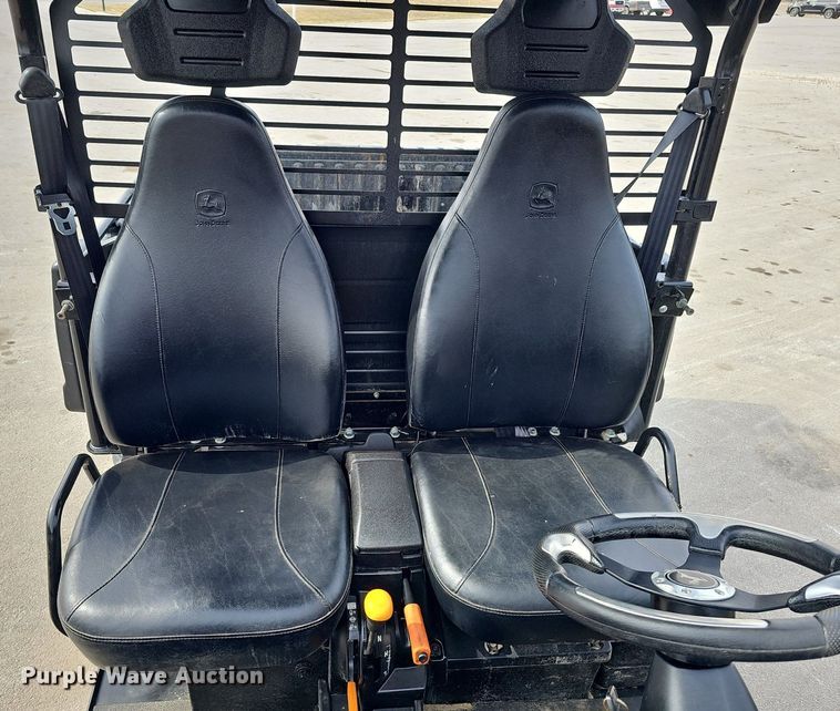 image for item IO9866 2014 John Deere Gator 825e utility vehicle