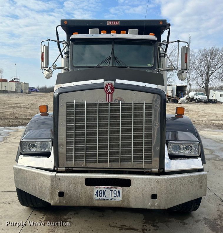 image for item JD9069 2007 Kenworth T800 dump truck