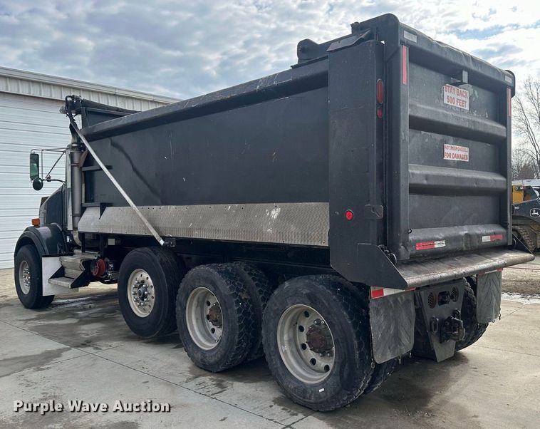 image for item JD9069 2007 Kenworth T800 dump truck