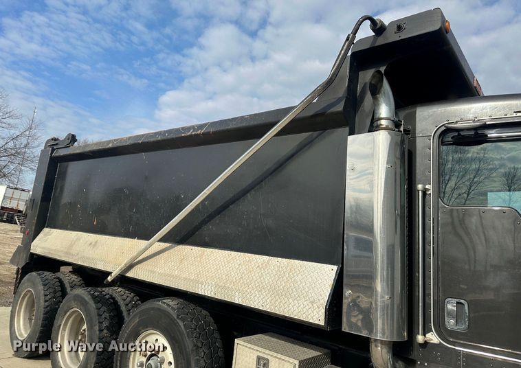 image for item JD9069 2007 Kenworth T800 dump truck