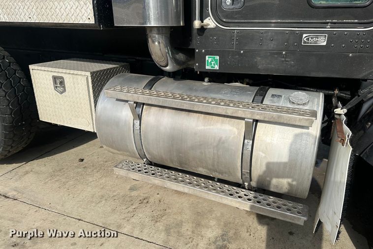 image for item JD9069 2007 Kenworth T800 dump truck