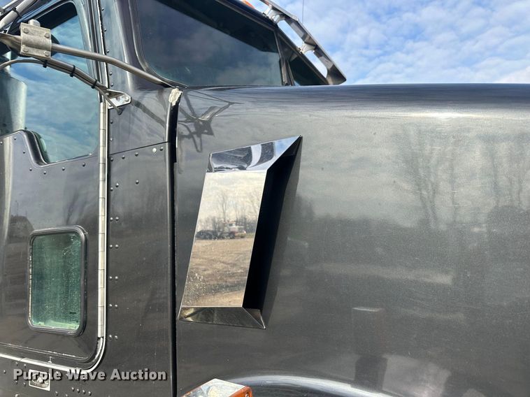 image for item JD9069 2007 Kenworth T800 dump truck