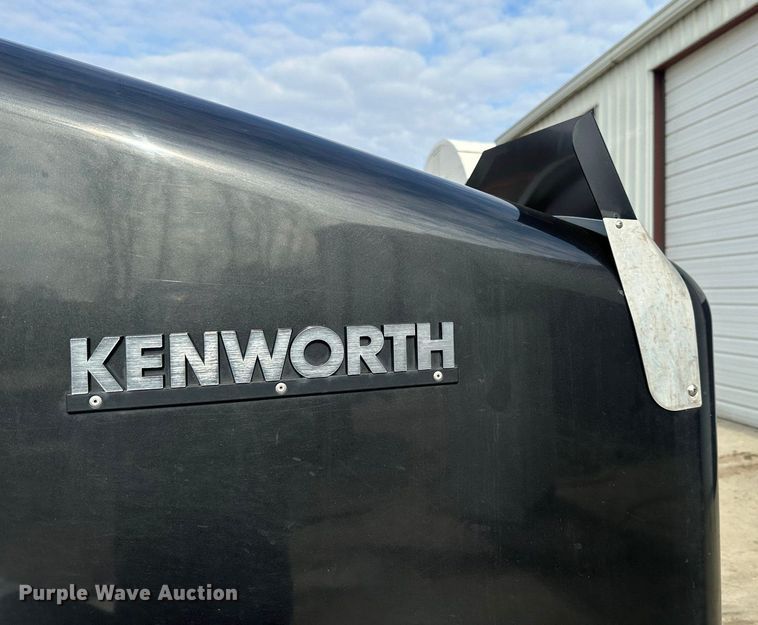 image for item JD9069 2007 Kenworth T800 dump truck