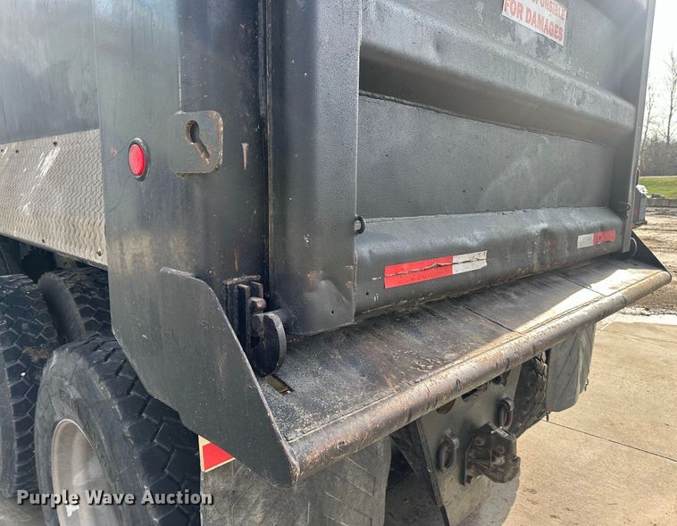 image for item JD9069 2007 Kenworth T800 dump truck