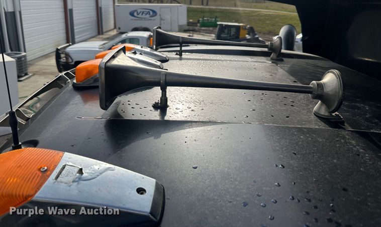 image for item JD9069 2007 Kenworth T800 dump truck