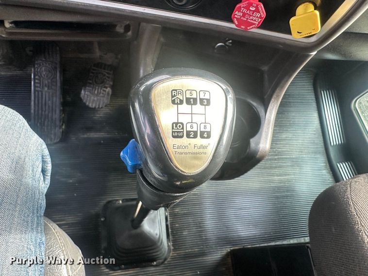 image for item JD9069 2007 Kenworth T800 dump truck